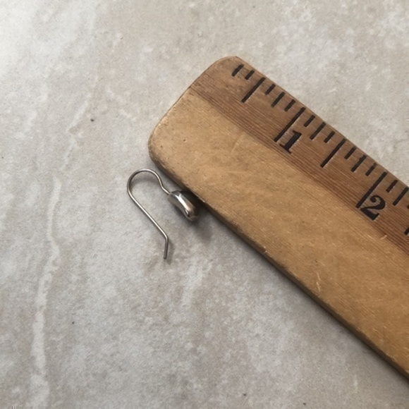 Express Earrings - Picture 4 of 4